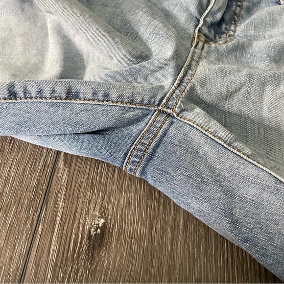 TORRID Crop Boyfriend Jean - Vintage Stretch Light Wash Size 12 Lace Underlay - Picture 9 of 13